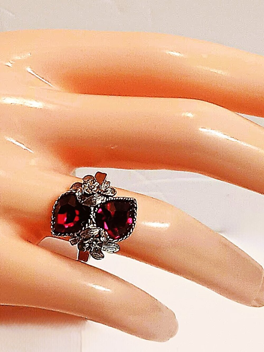 Ring, VNTG Sarah Coventry 1973 "love story" adjustable silvertone & purple faux.